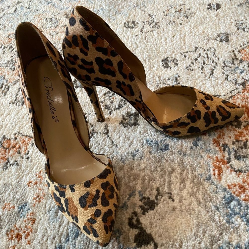 Breckelle’s suede printed Heels
